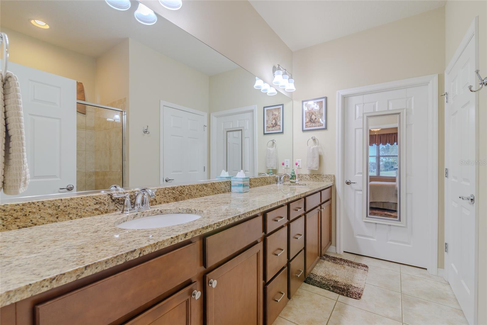 Image 22 of 48 For 10074 77th Loop