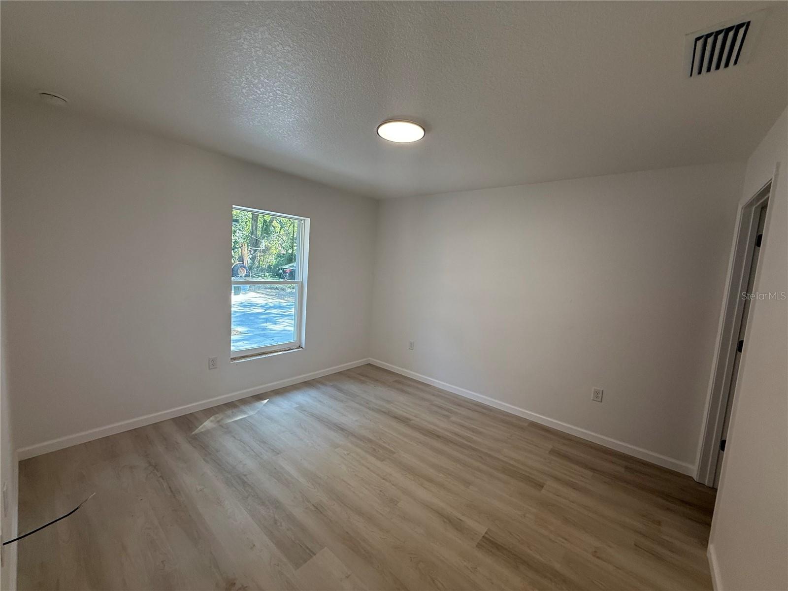 Image 5 of 26 For 5208 61st Avenue