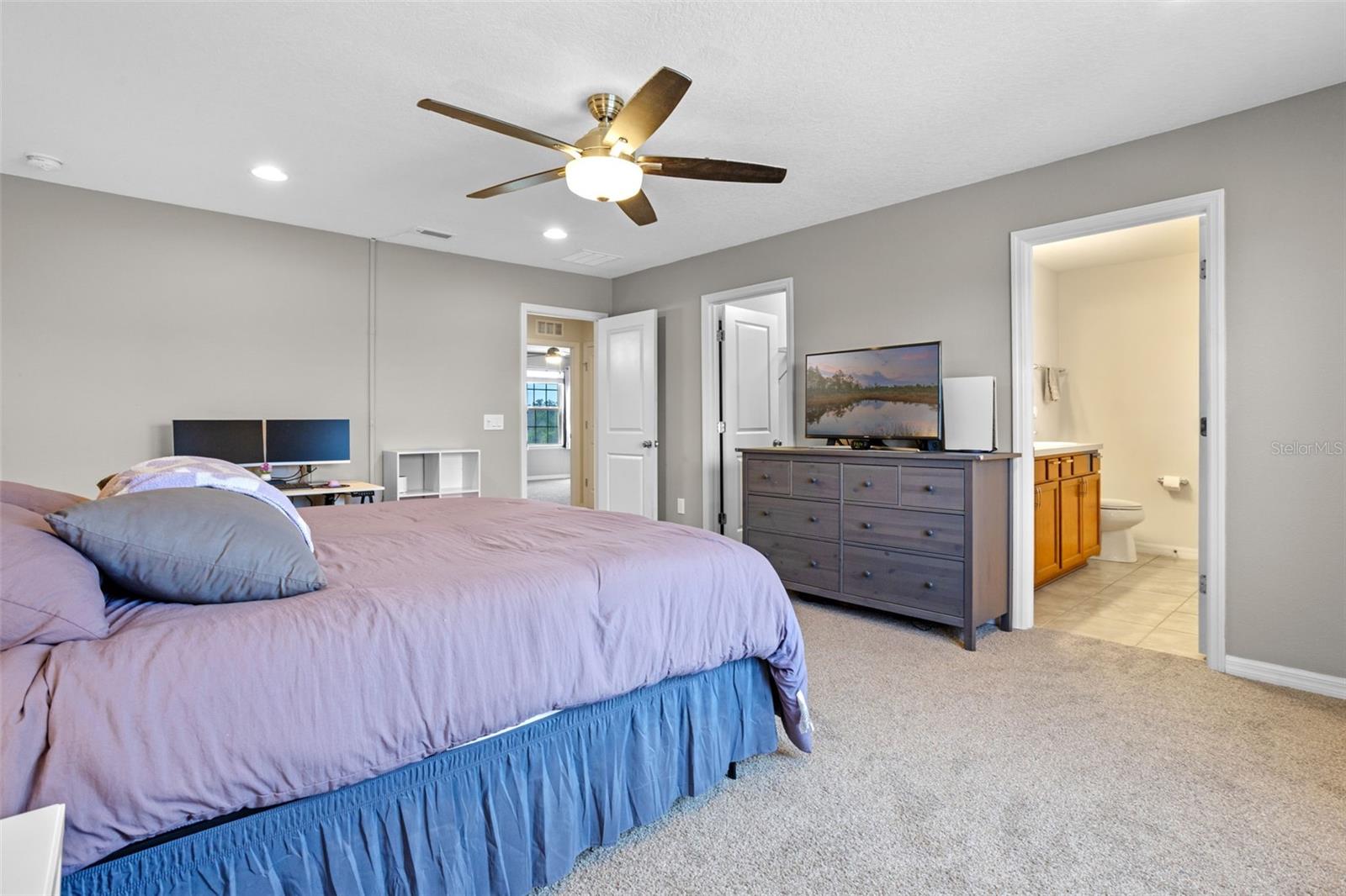 Image 24 of 47 For 8723 Hinsdale Heights Drive