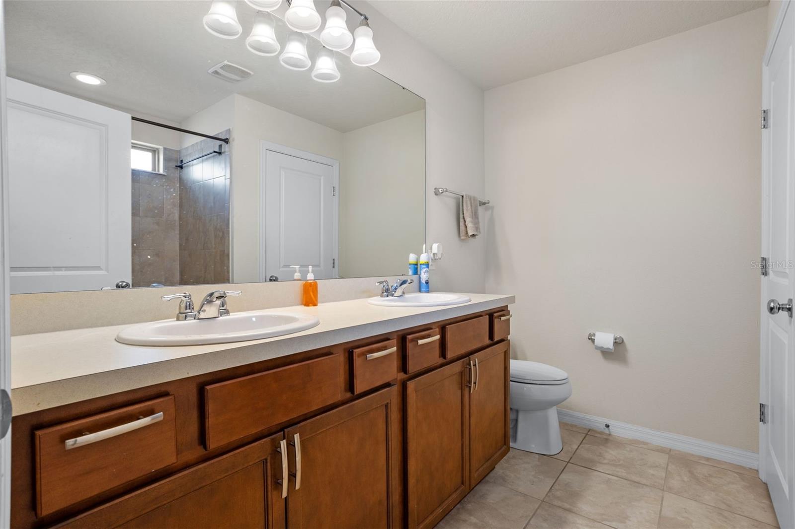 Image 25 of 47 For 8723 Hinsdale Heights Drive