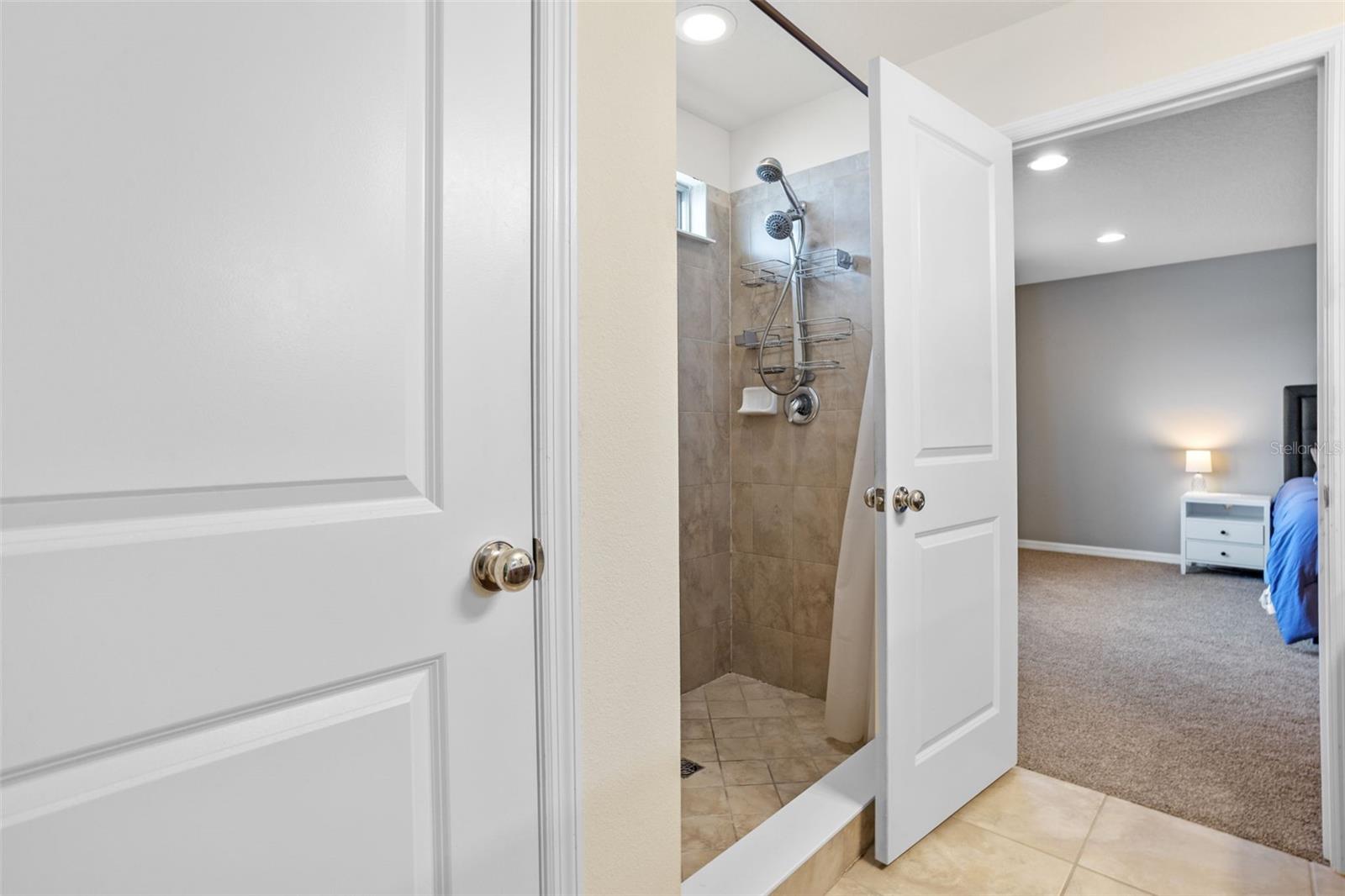 Image 26 of 47 For 8723 Hinsdale Heights Drive