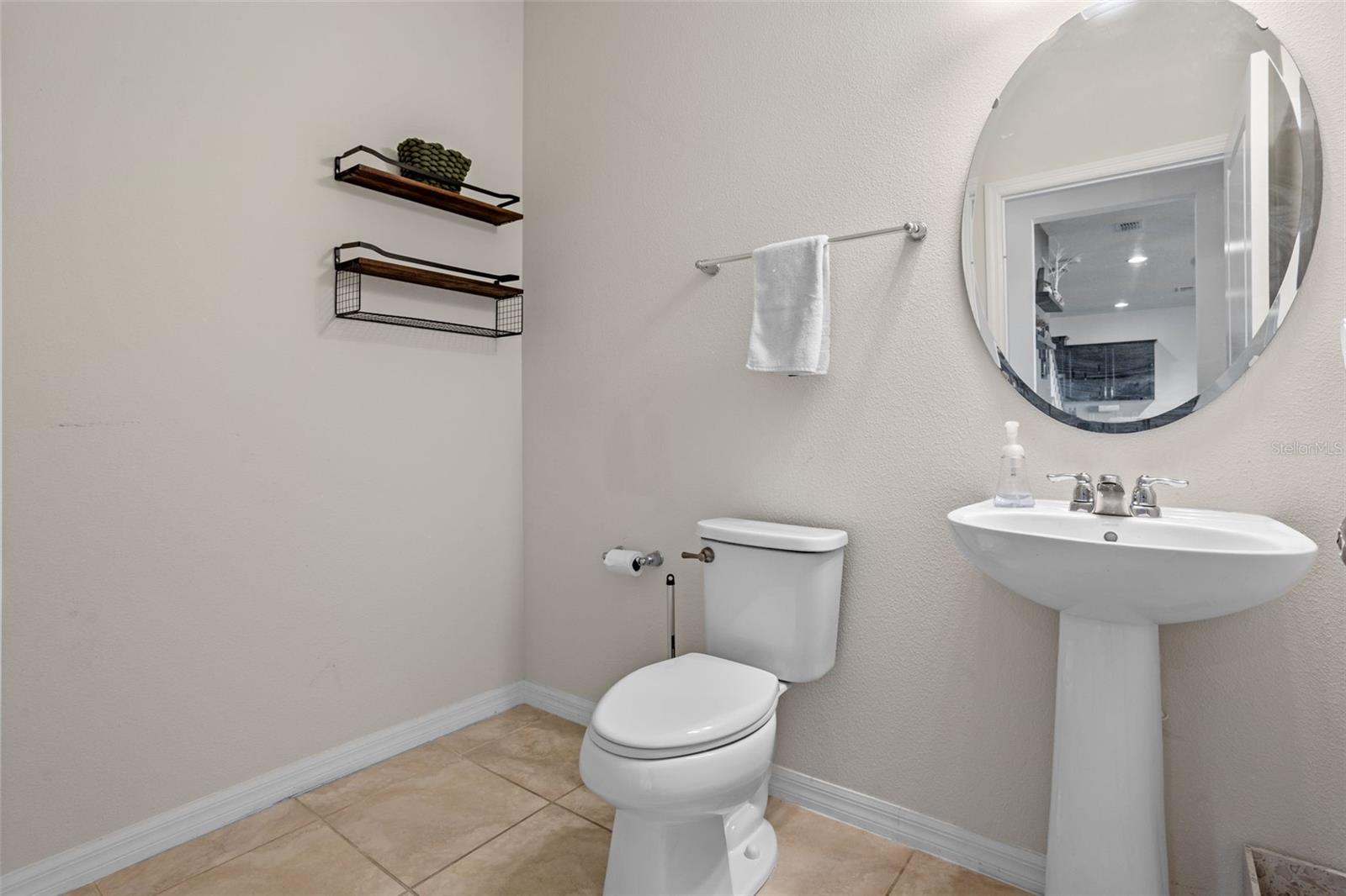 Image 32 of 47 For 8723 Hinsdale Heights Drive