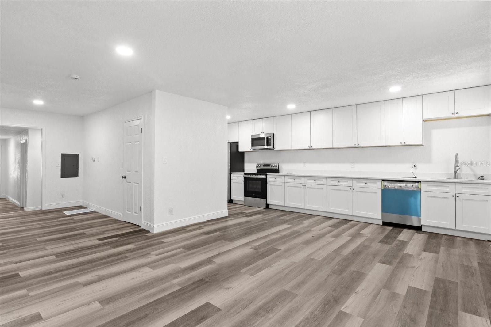Image 12 of 56 For 383 Rooks Avenue