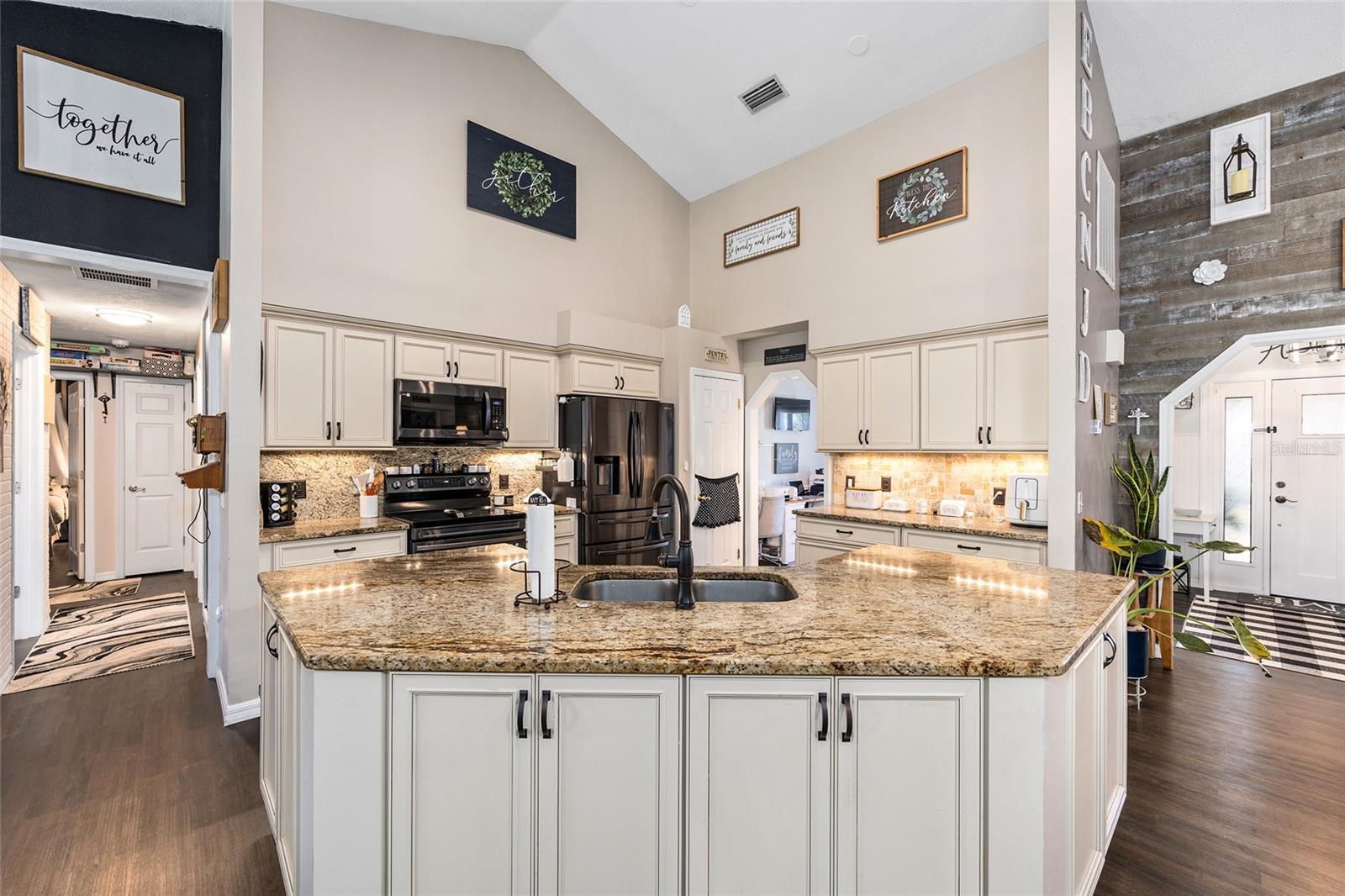 Image 15 of 68 For 2535 28th Street