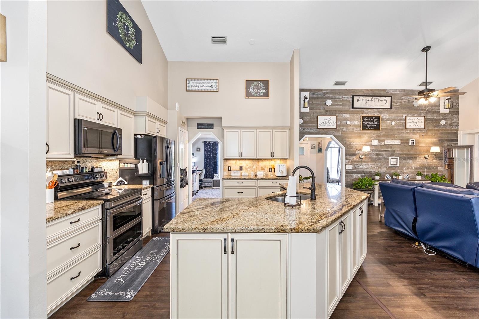 Image 16 of 68 For 2535 28th Street
