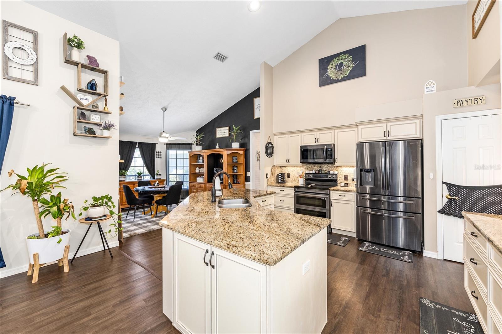 Image 17 of 68 For 2535 28th Street