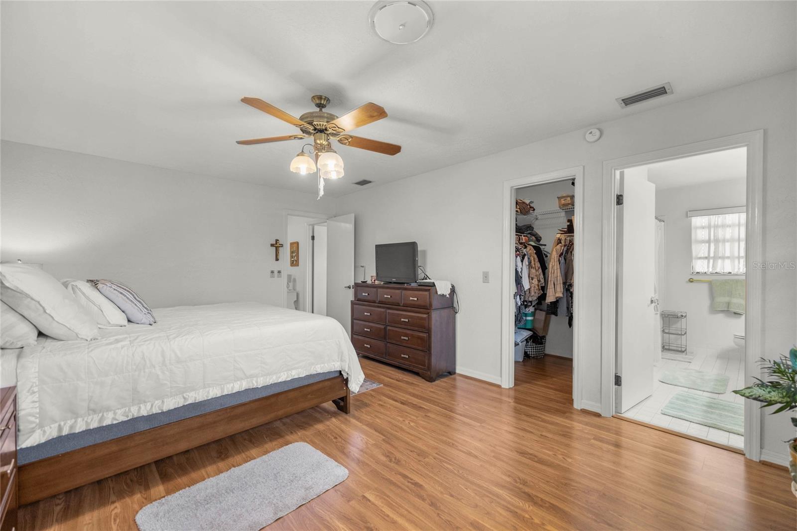 Image 22 of 54 For 2045 32nd Street