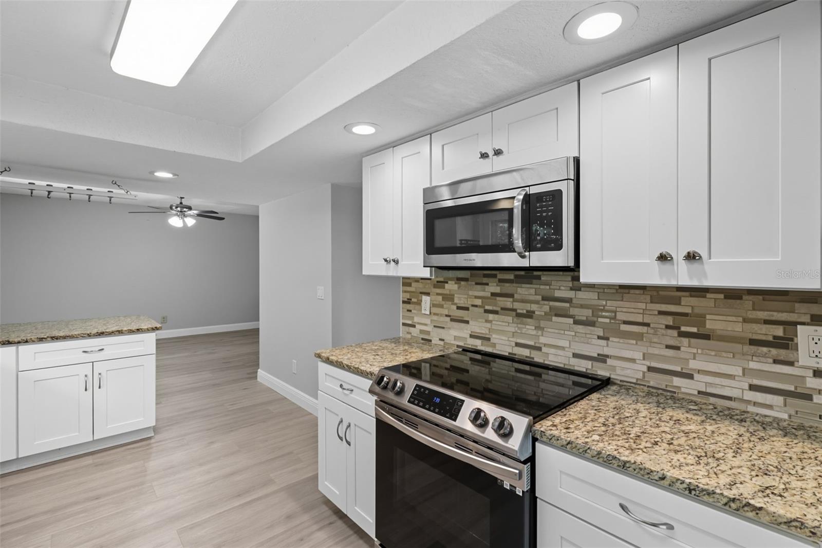 Image 13 of 44 For 2589 Knoll Street W