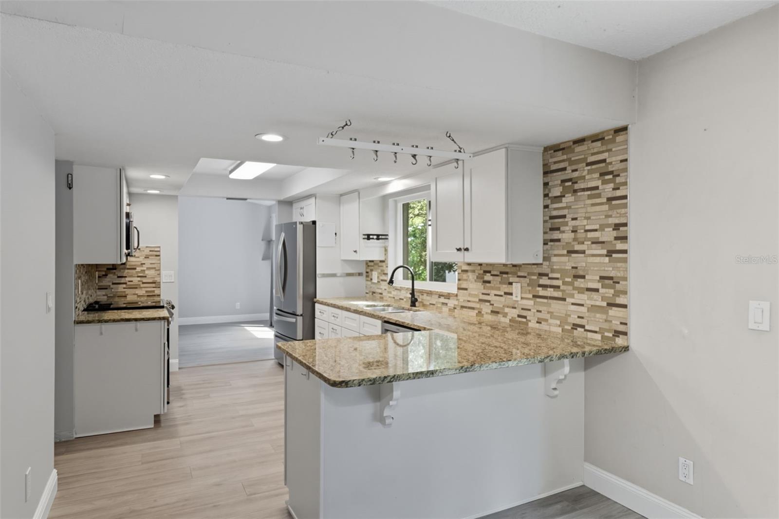 Image 14 of 44 For 2589 Knoll Street W