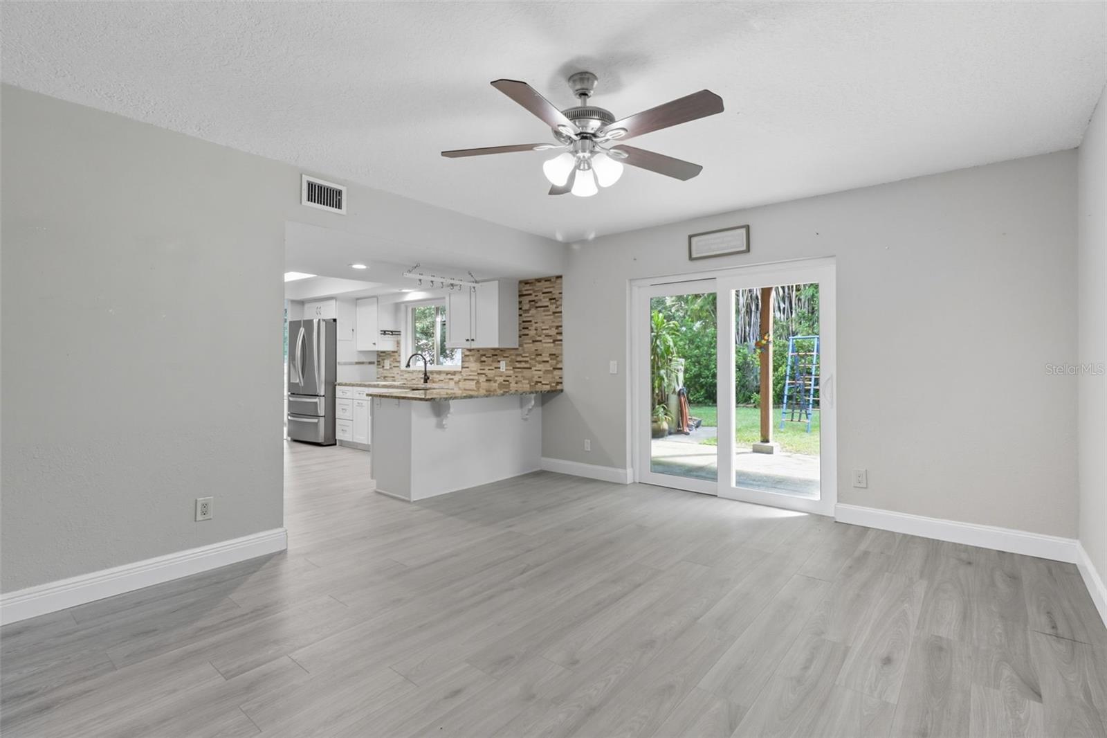 Image 15 of 44 For 2589 Knoll Street W