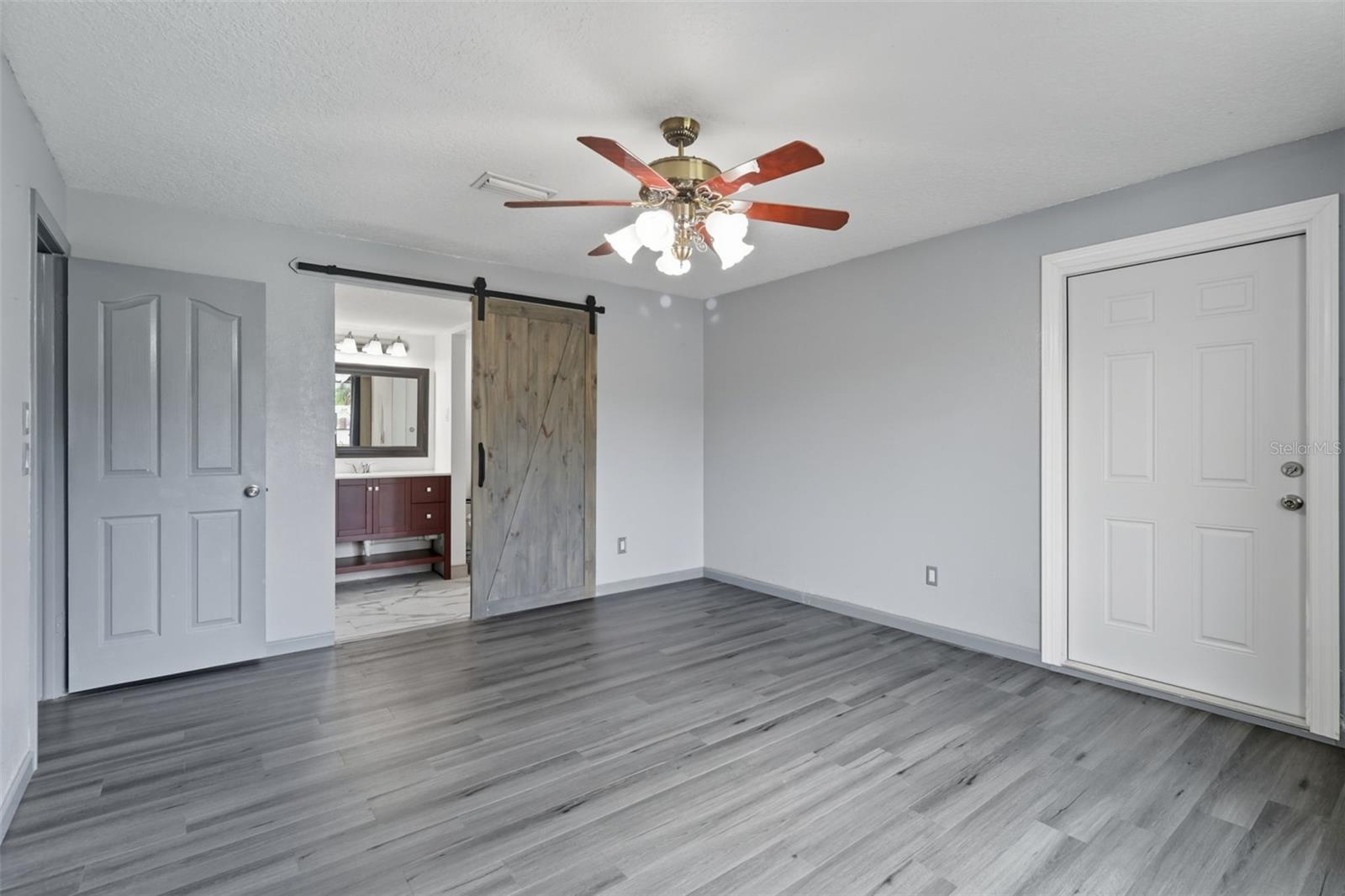 Image 17 of 44 For 2589 Knoll Street W