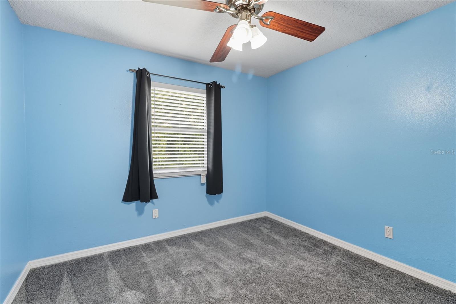 Image 29 of 44 For 2589 Knoll Street W