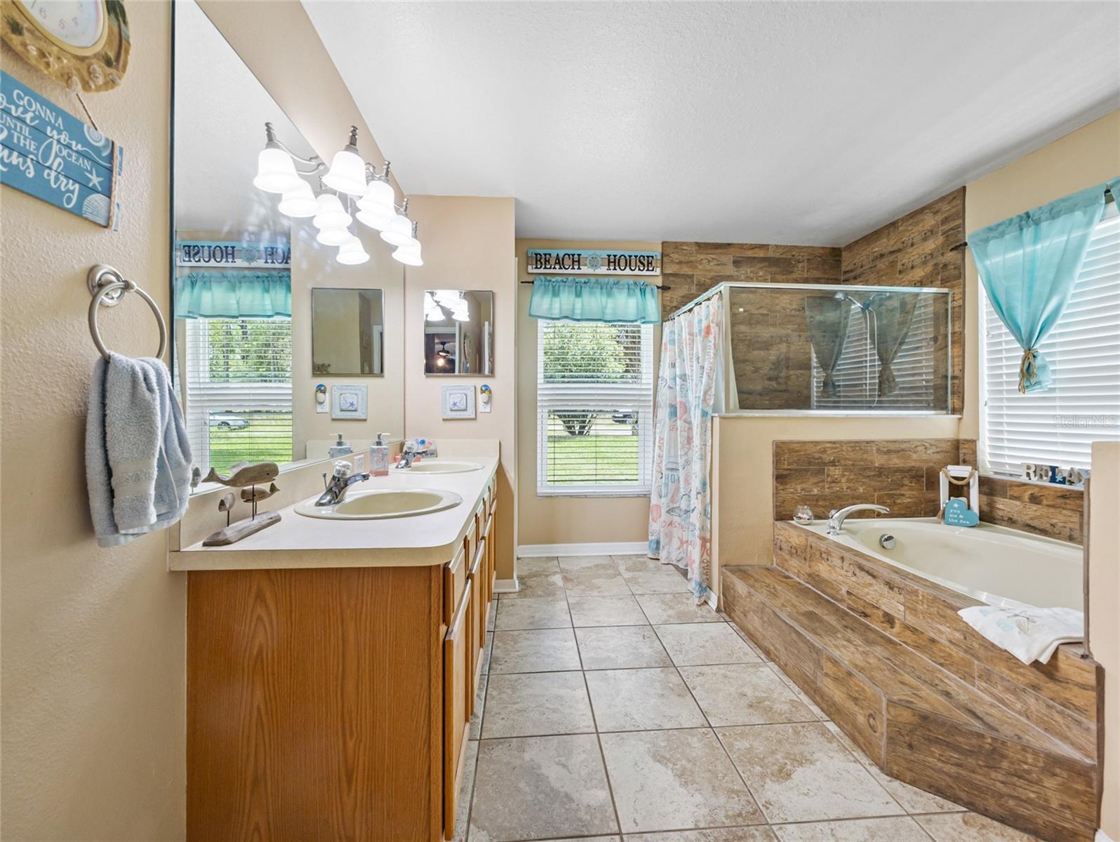 Listing photo id 29 for 9834 Bonita  
