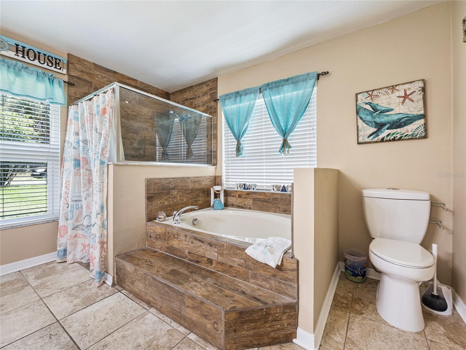 Listing photo id 30 for 9834 Bonita  