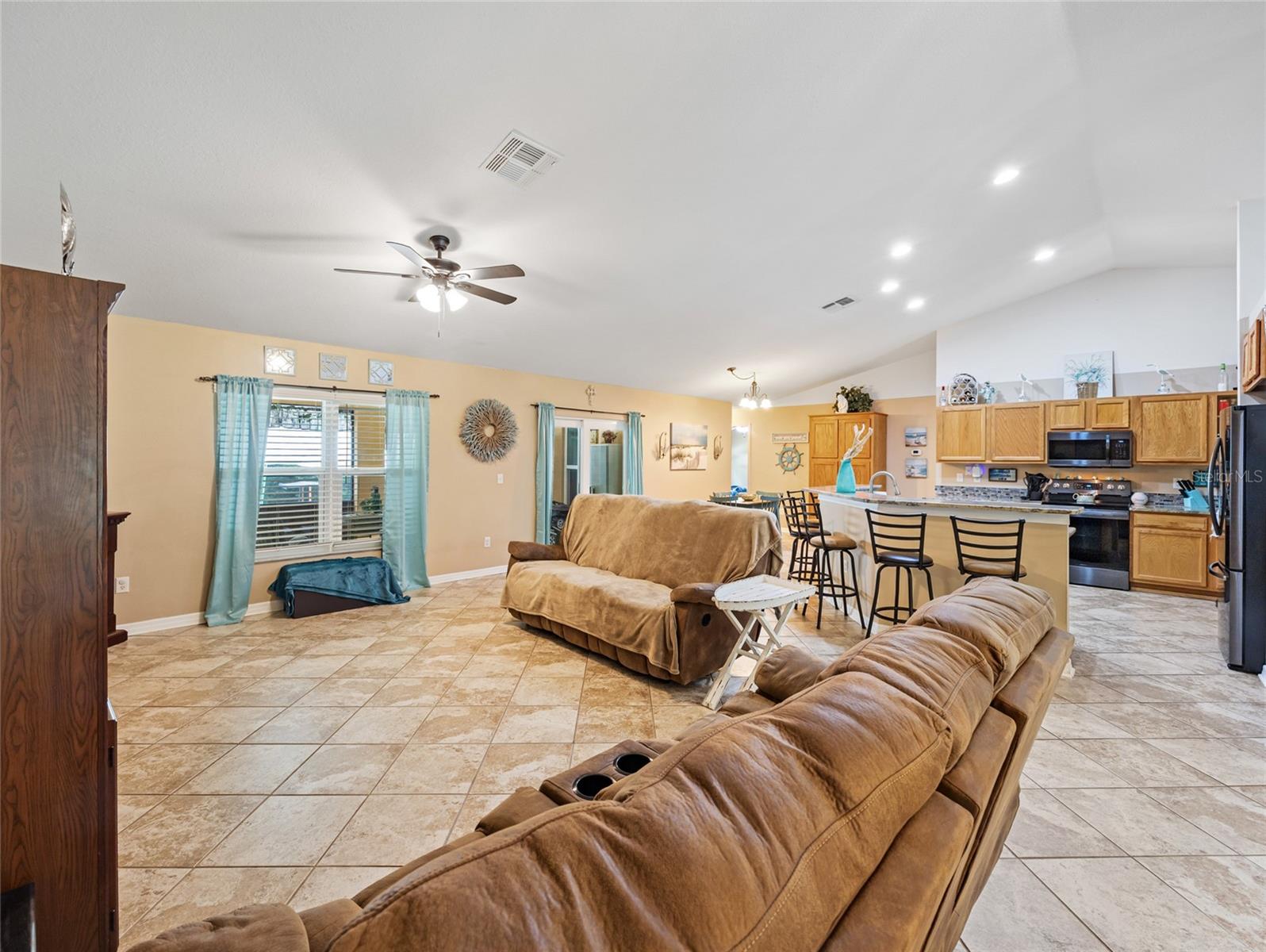 Listing photo id 3 for 9834 Bonita  