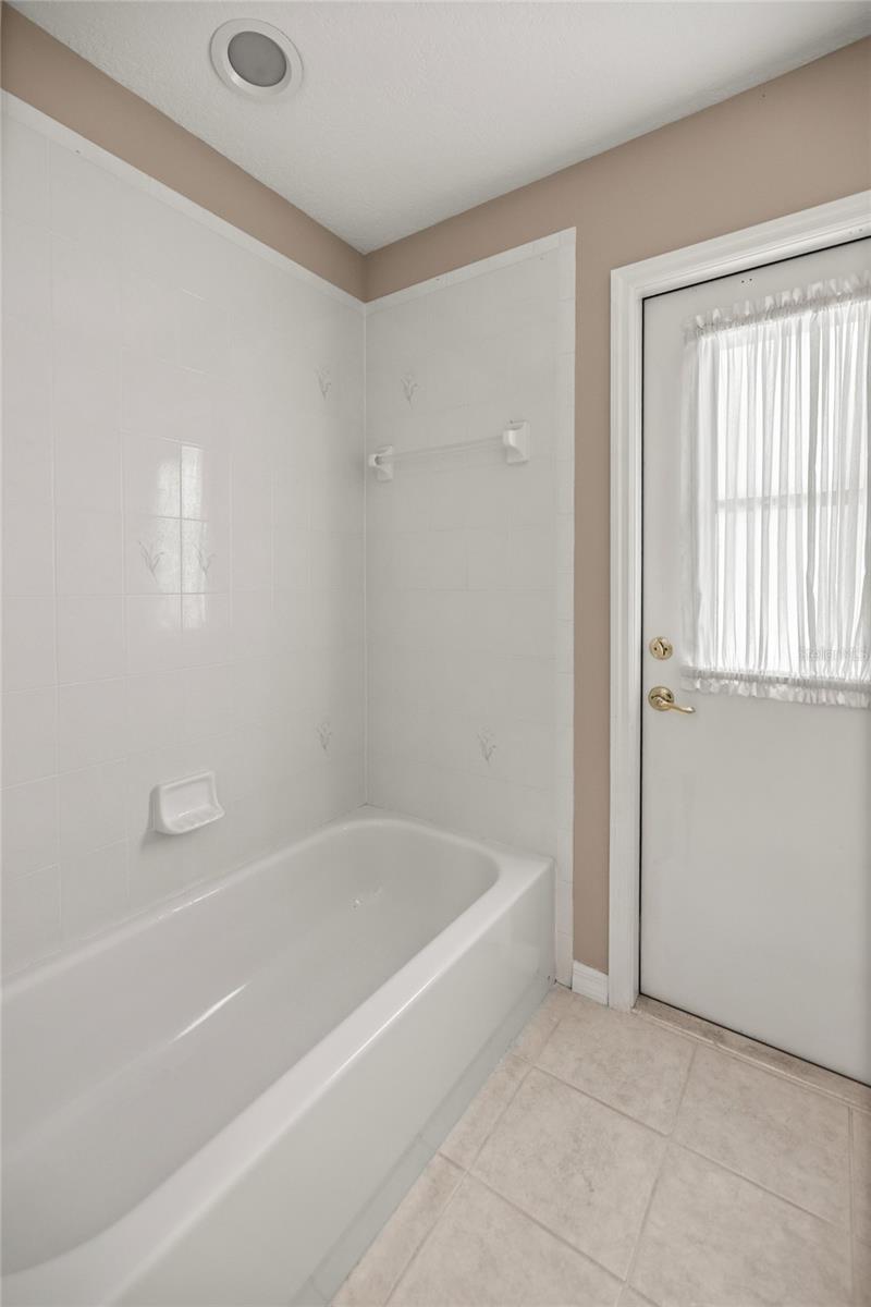 Image 11 of 39 For 11116 53rd Circle
