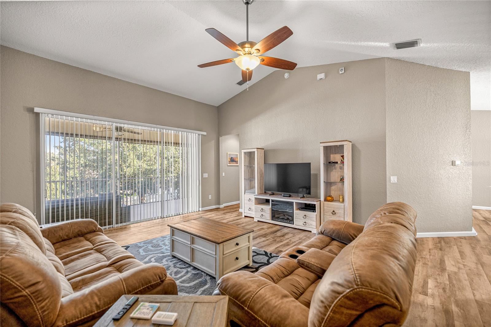 Image 2 of 52 For 4570 52nd Circle 106