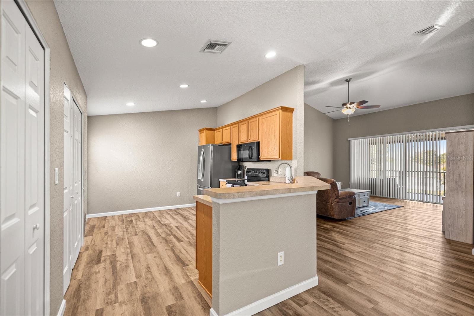 Image 4 of 52 For 4570 52nd Circle 106