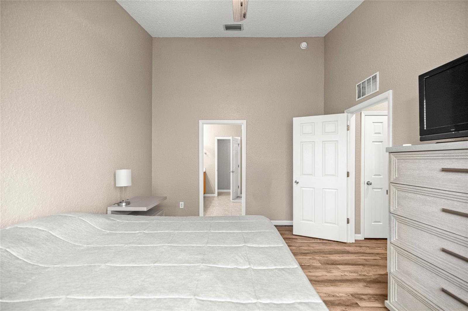 Image 9 of 52 For 4570 52nd Circle 106