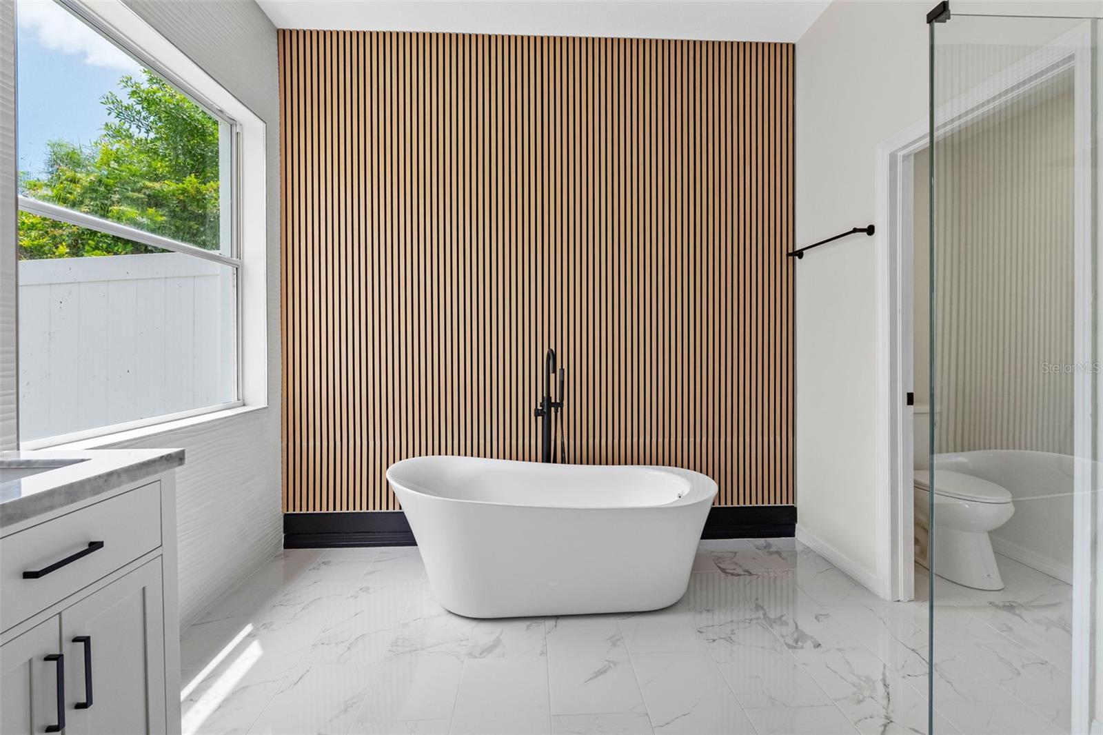 Image 11 of 25 For 6651 38th Lane E