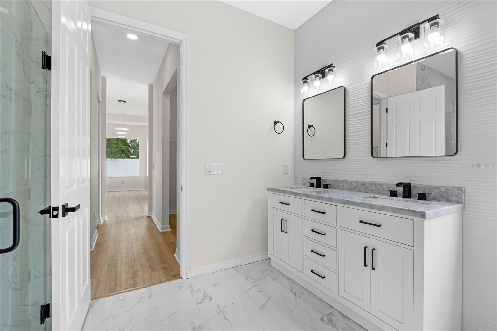 Image 17 of 25 For 6651 38th Lane E