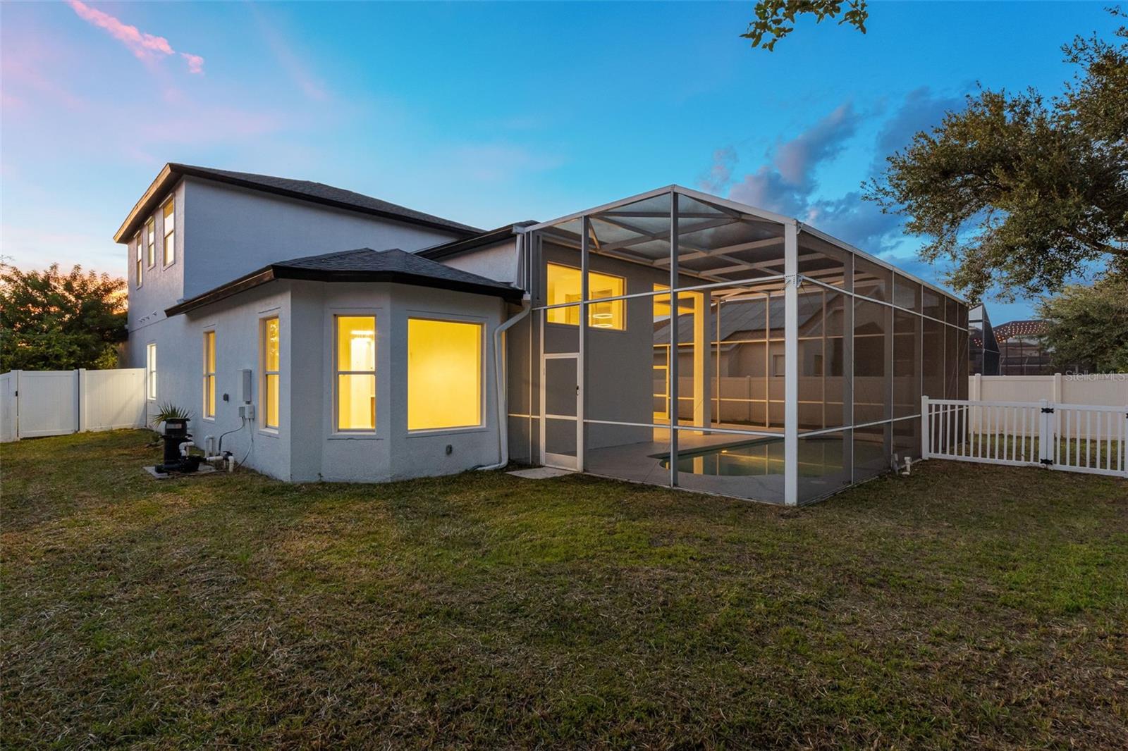 Image 22 of 25 For 6651 38th Lane E