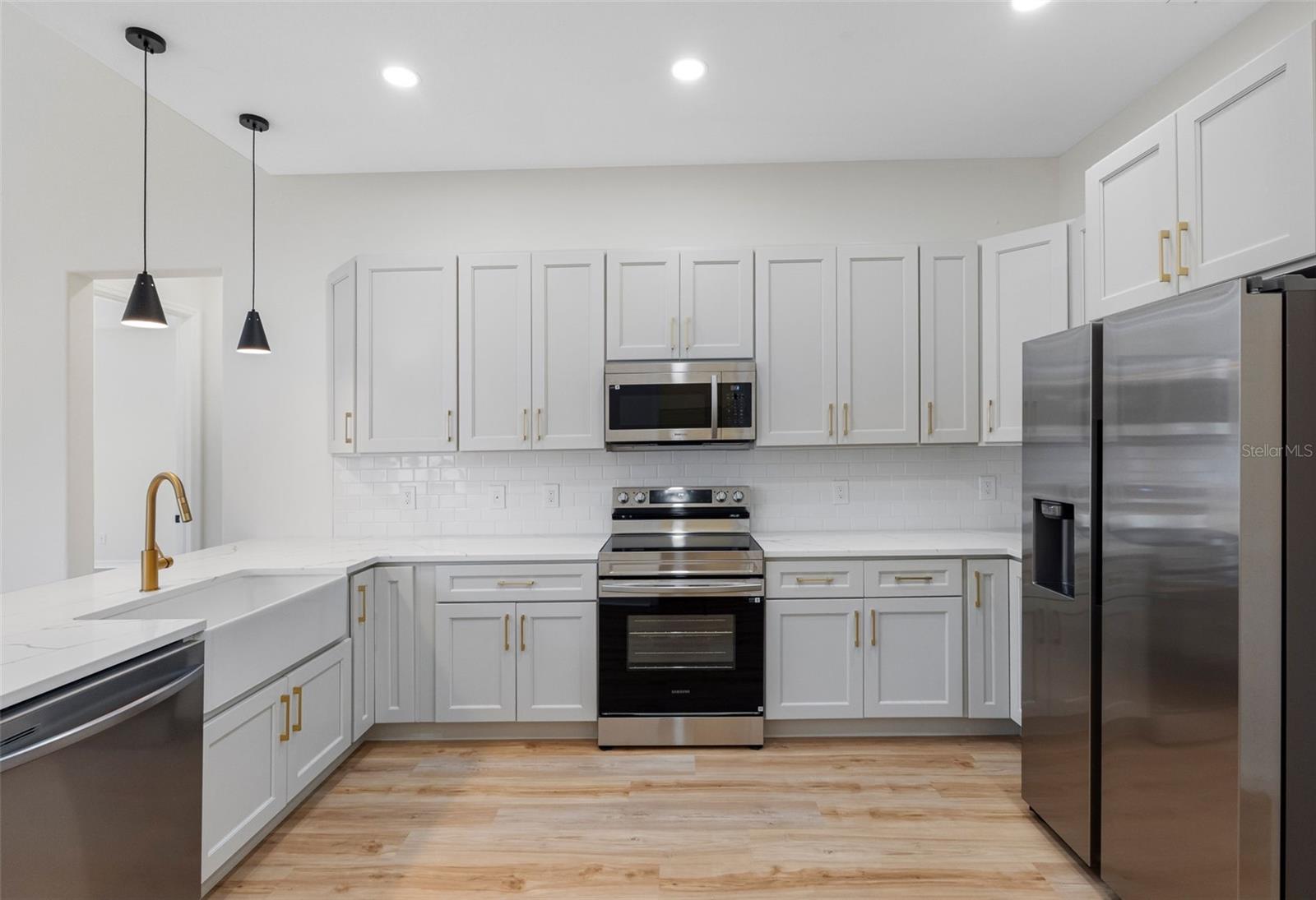 Image 4 of 25 For 6651 38th Lane E