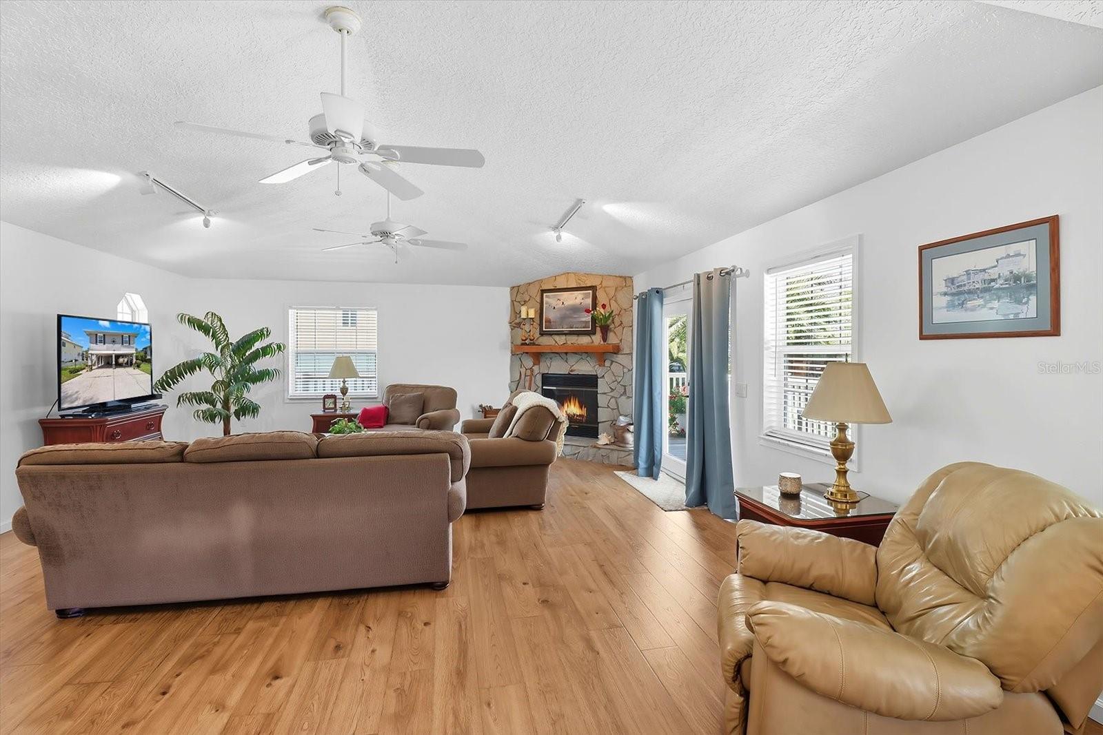 Image 10 of 42 For 1931 18th Street