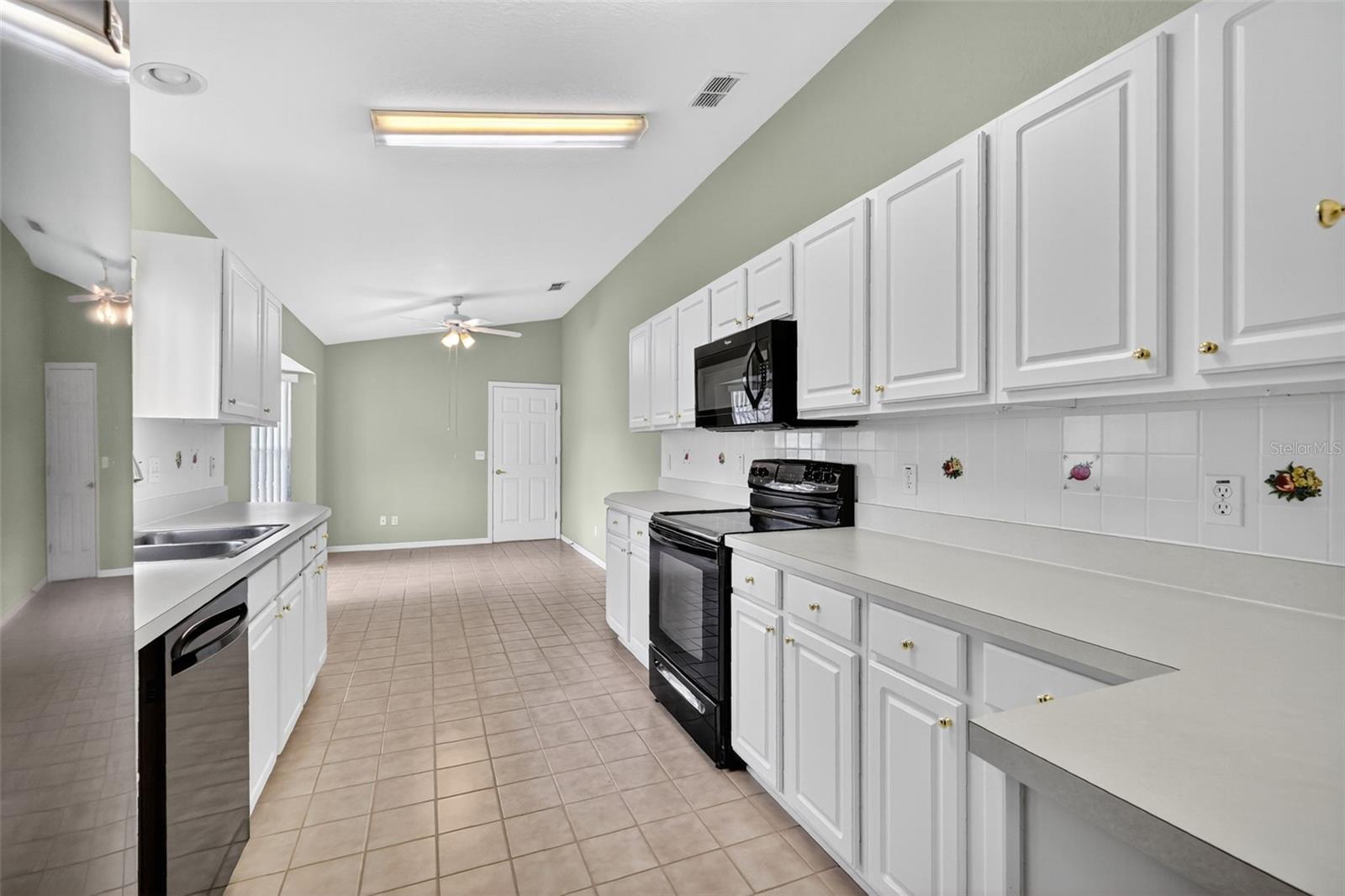 Image 13 of 32 For 11353 138th Lane