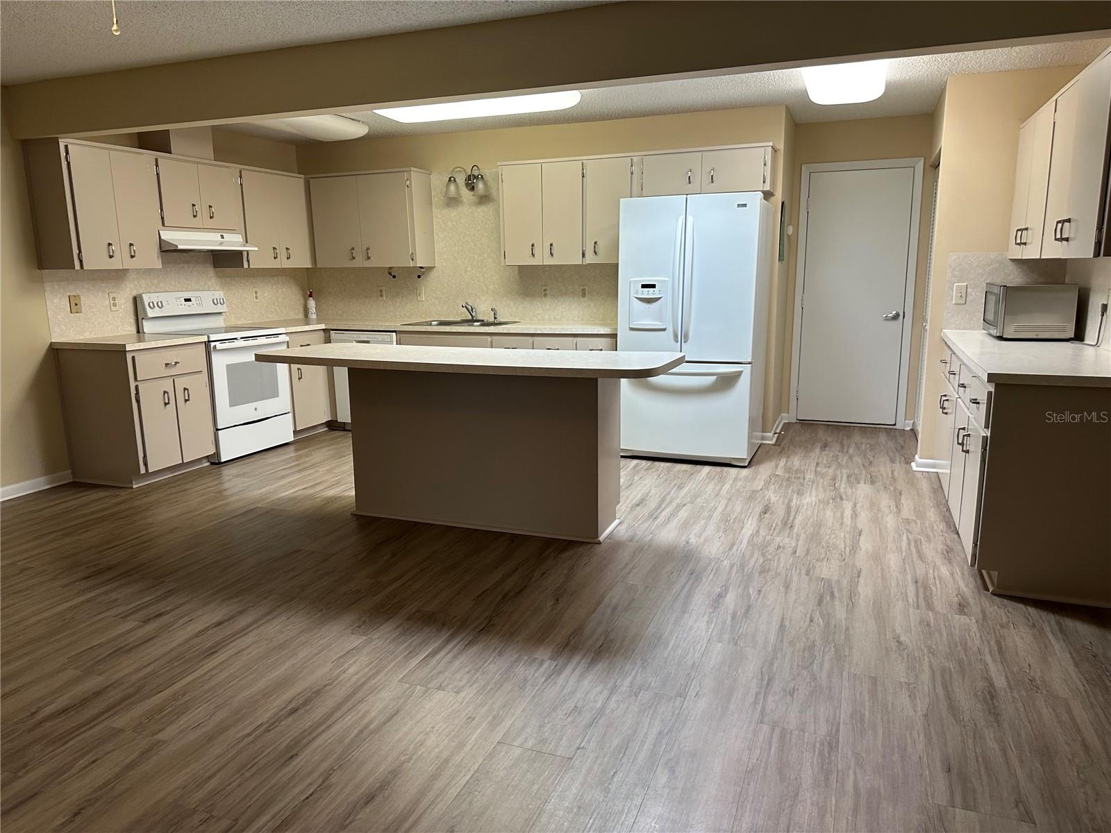 Image 16 of 33 For 9157 82nd Terrace C