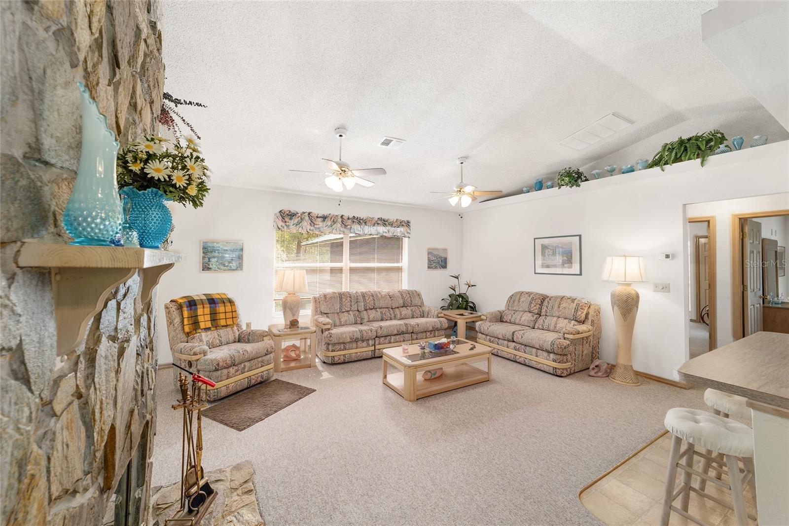 Listing photo id 8 for 5891 Cane Court
