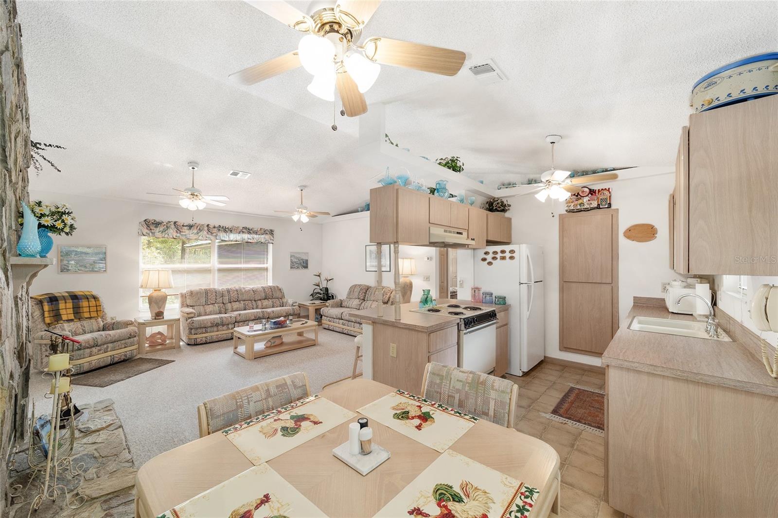 Listing photo id 13 for 5891 Cane Court