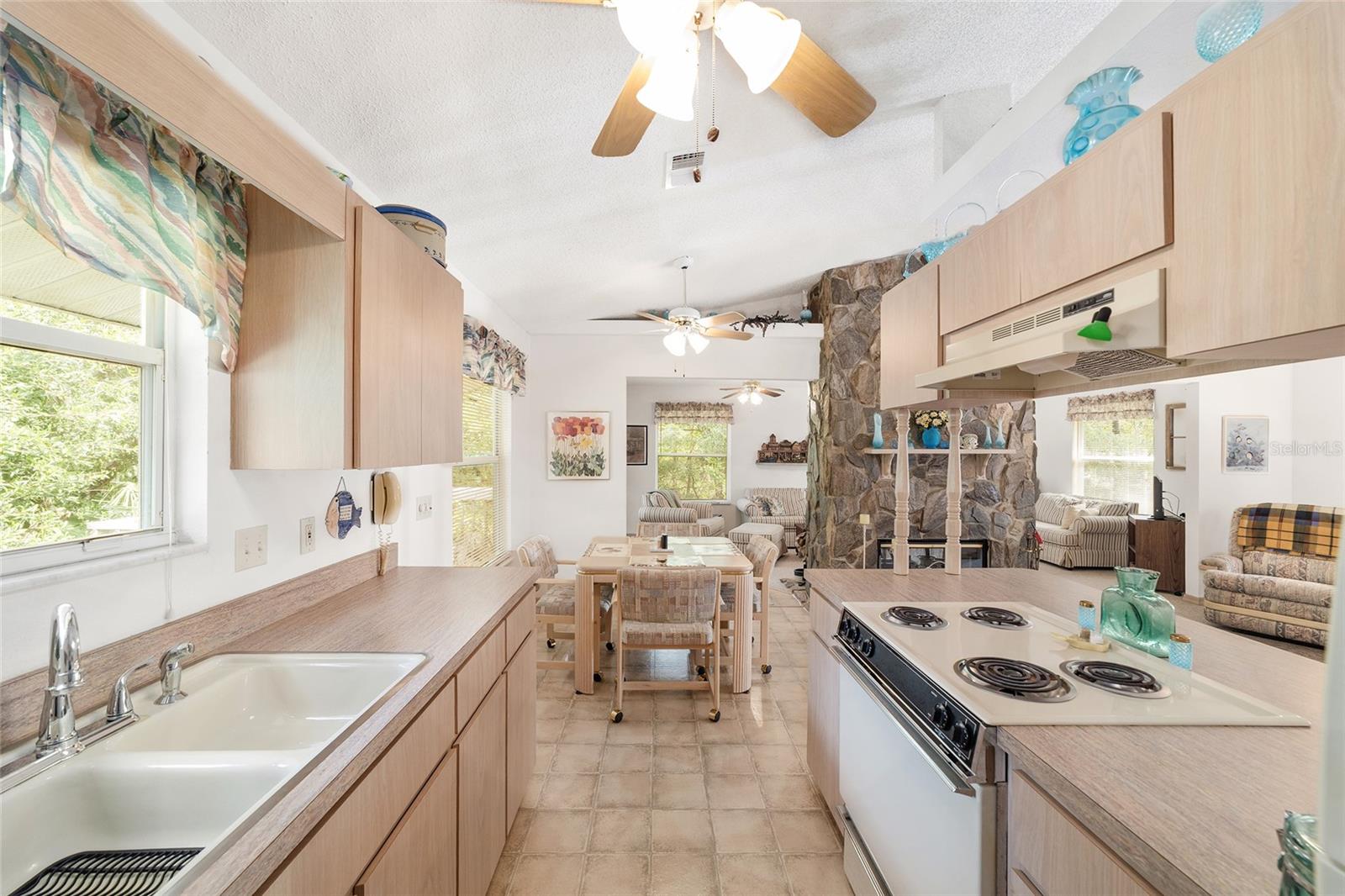Listing photo id 18 for 5891 Cane Court