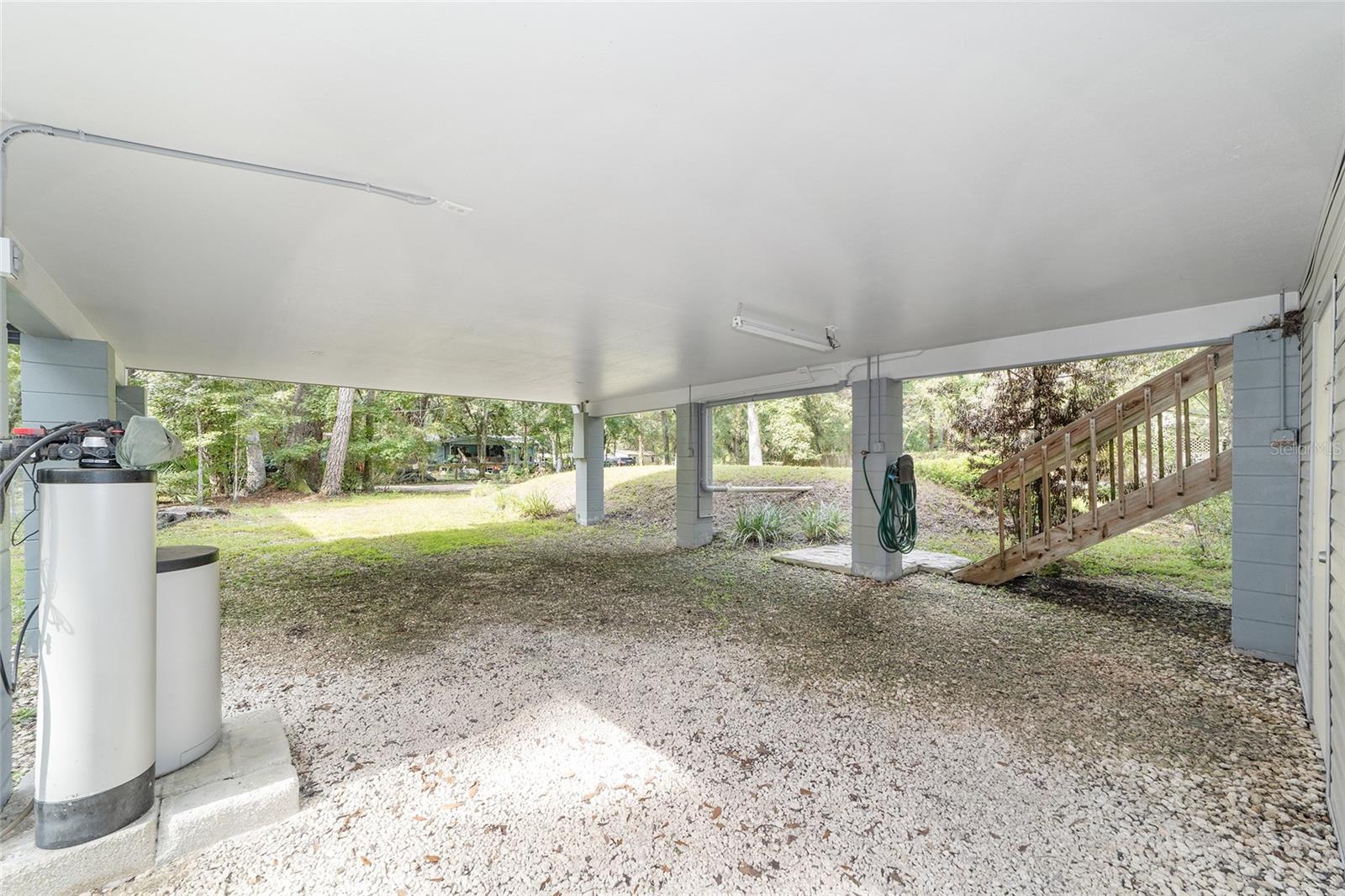 Listing photo id 29 for 5891 Cane Court