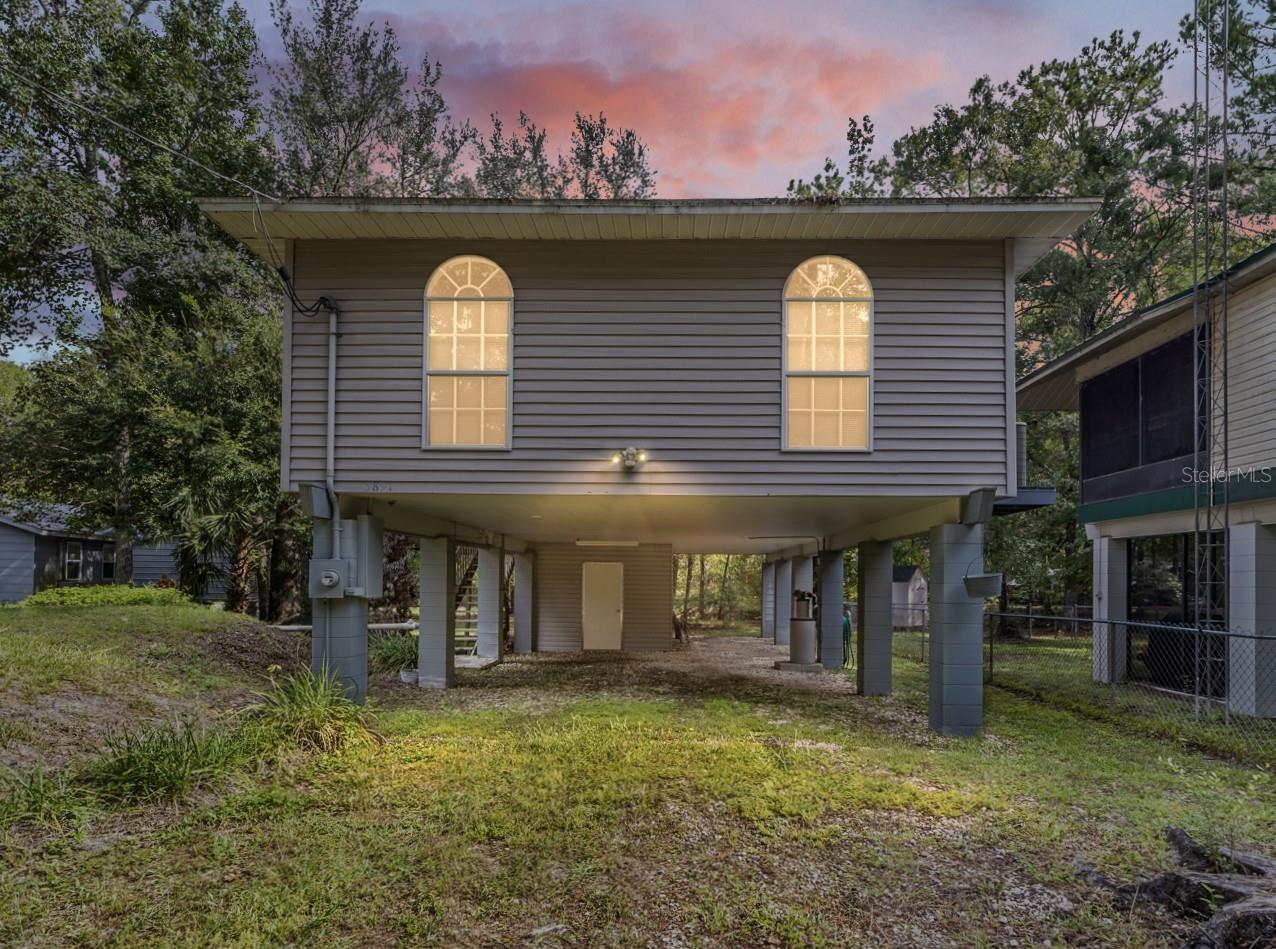 Listing photo id 2 for 5891 Cane Court