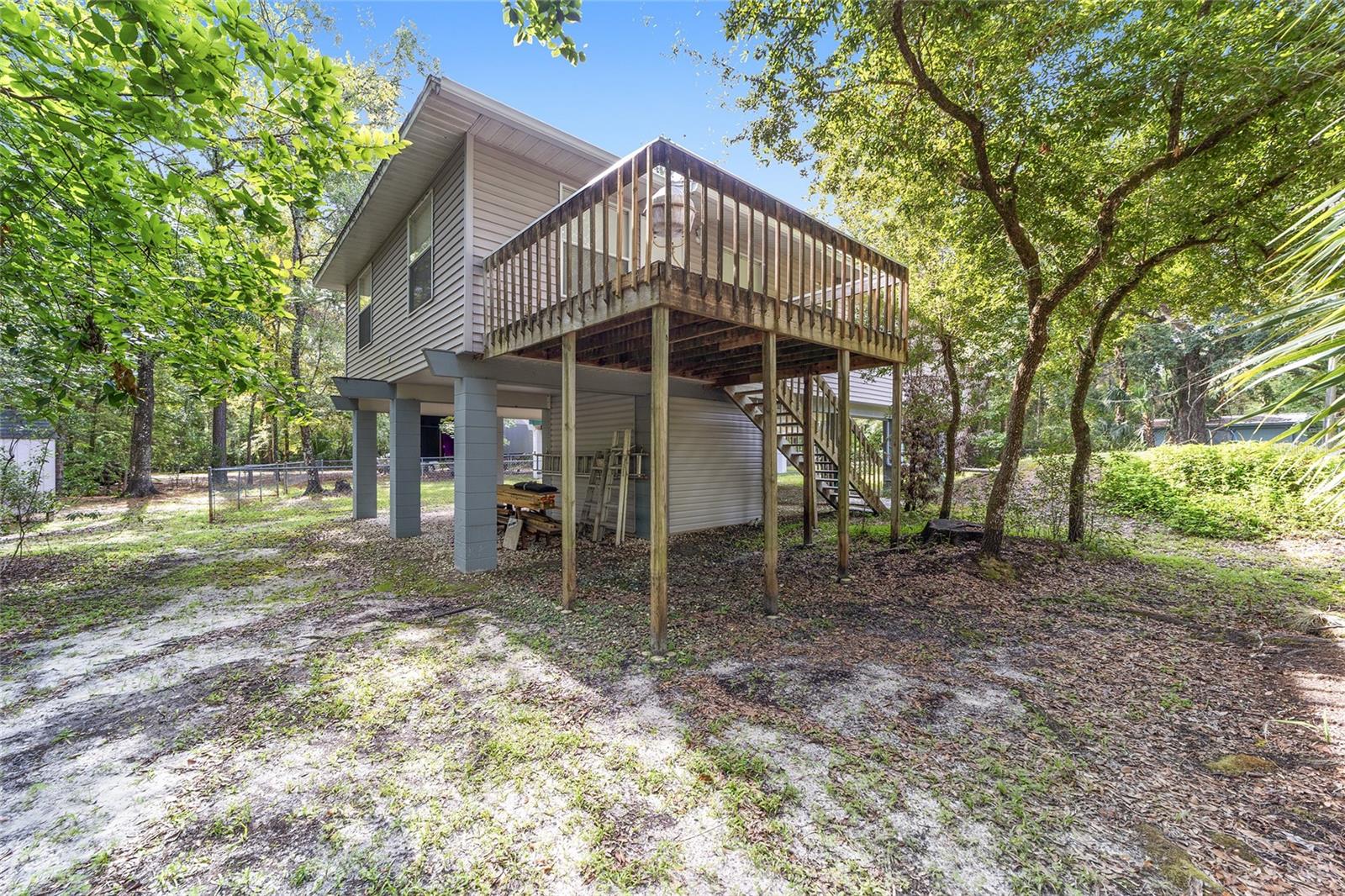 Listing photo id 3 for 5891 Cane Court
