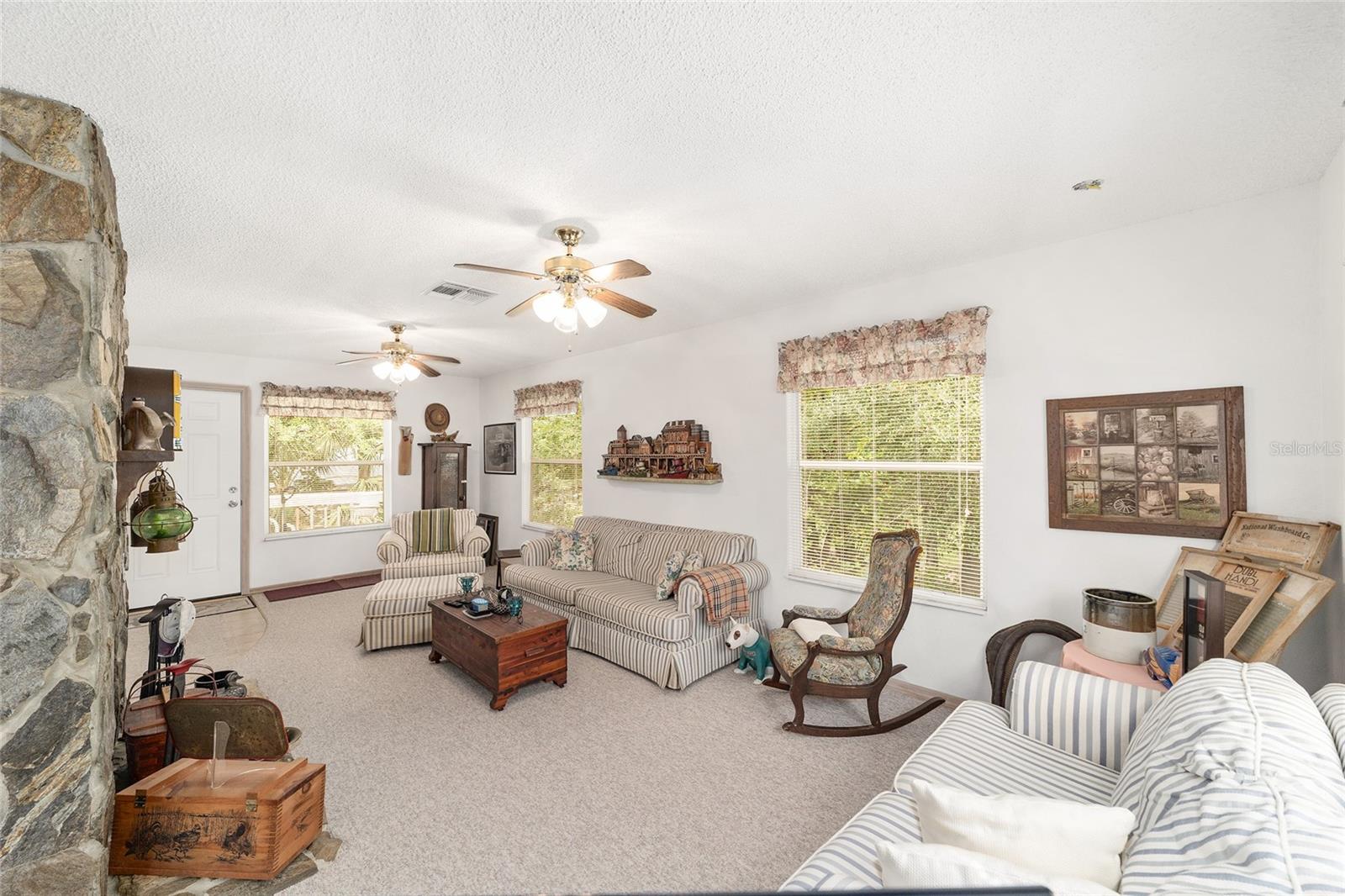 Listing photo id 6 for 5891 Cane Court