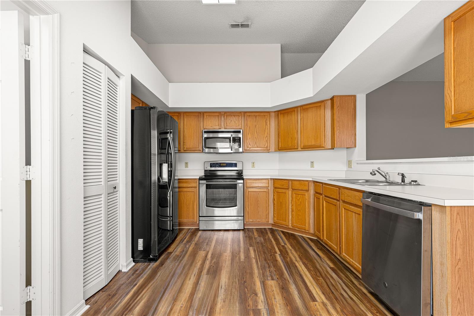 Image 23 of 34 For 9093 91st Circle