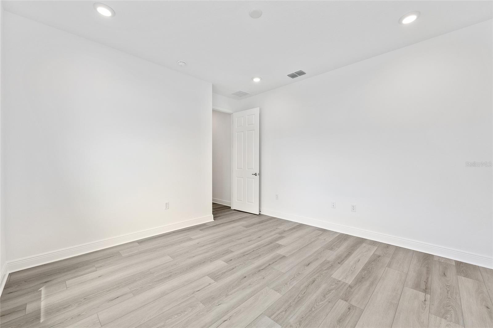 Image 13 of 46 For 10119 106th Circle