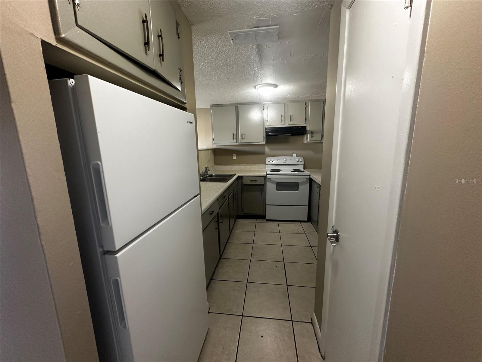 Image 4 of 11 For 2212 Silver Springs Boulevard 14