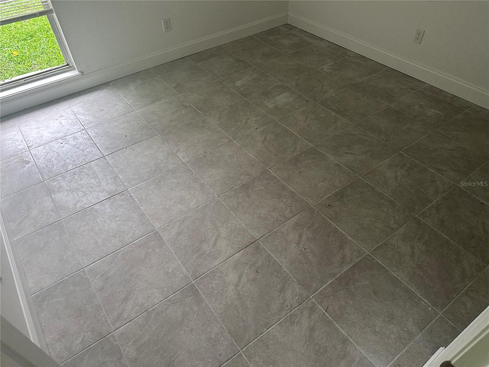 Image 14 of 23 For 5405-5415 28th Lane