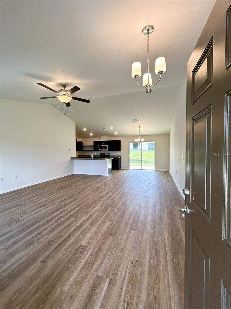 Listing photo id 1 for 8230 Wakefield Drive