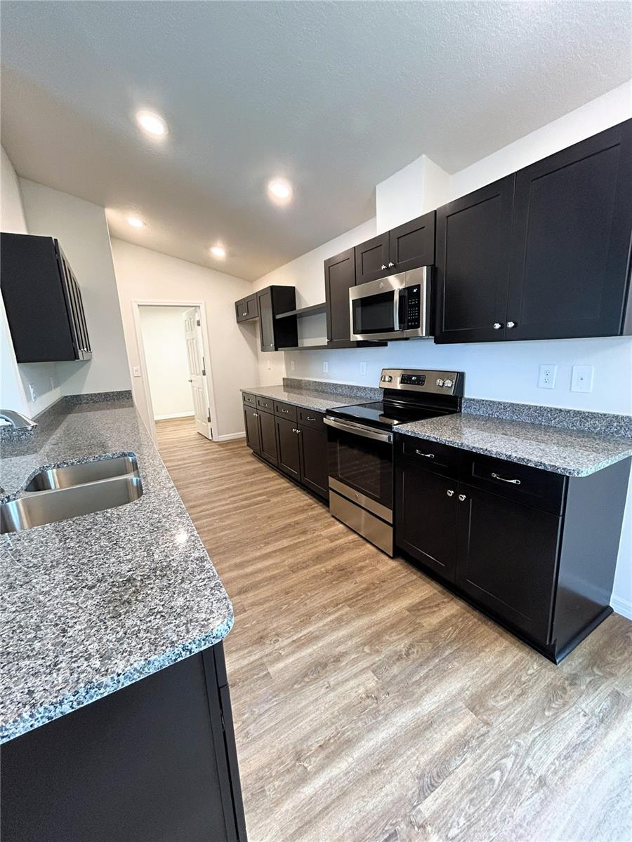 Listing photo id 4 for 8230 Wakefield Drive