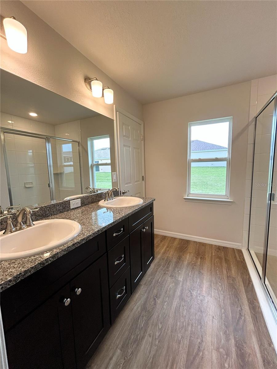 Listing photo id 7 for 8230 Wakefield Drive