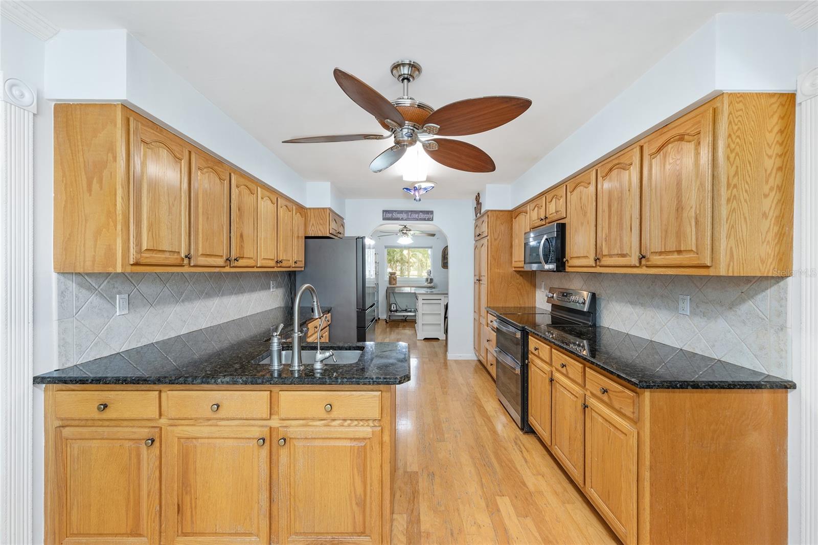 Image 21 of 100 For 301 38th Street