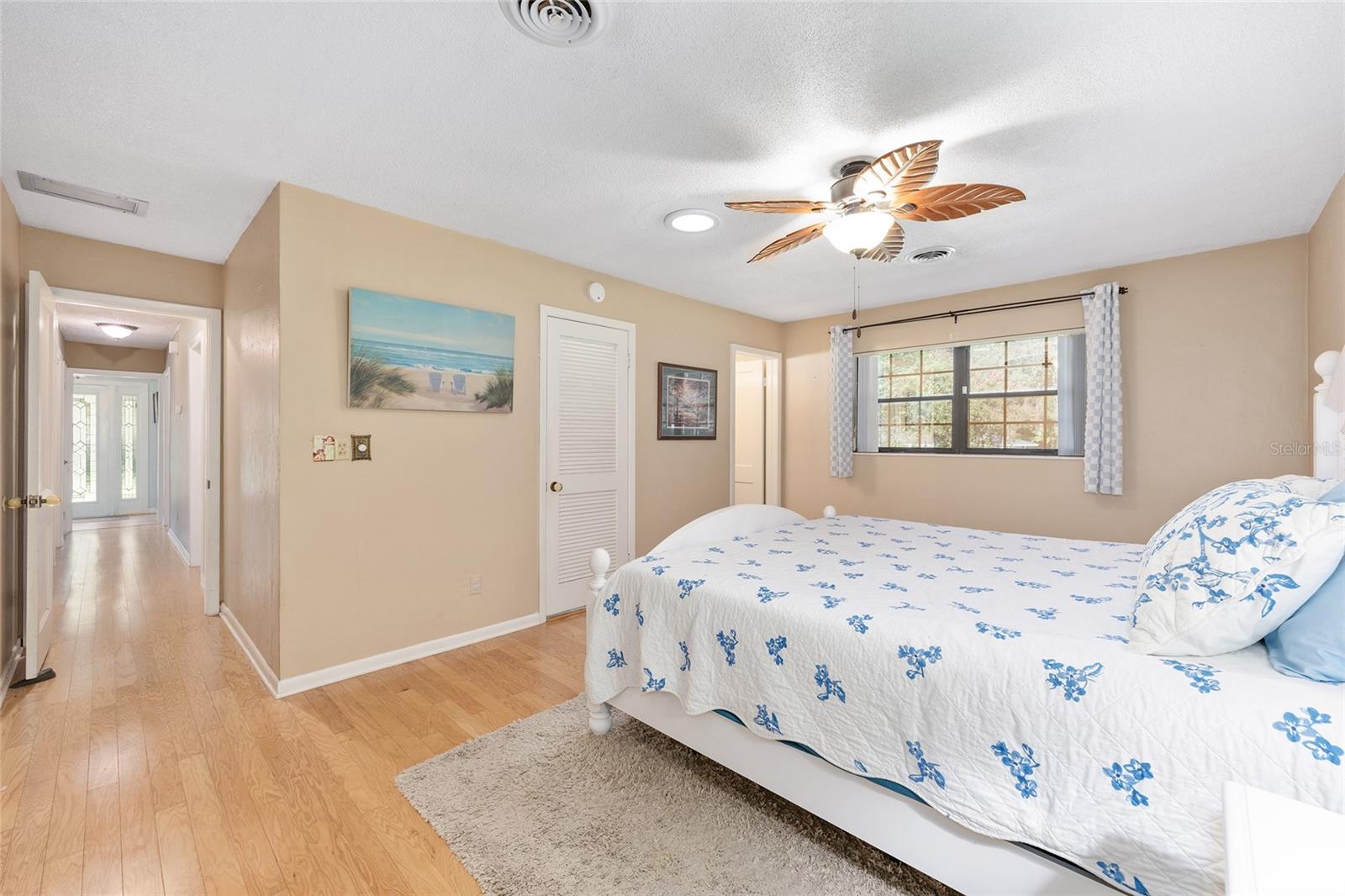 Image 33 of 100 For 301 38th Street