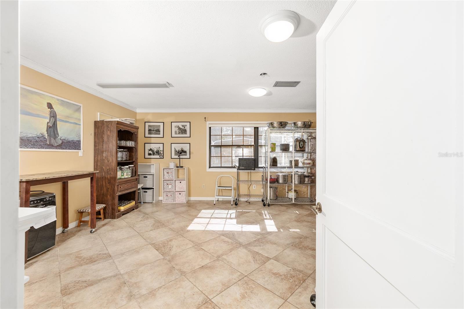 Image 41 of 100 For 301 38th Street