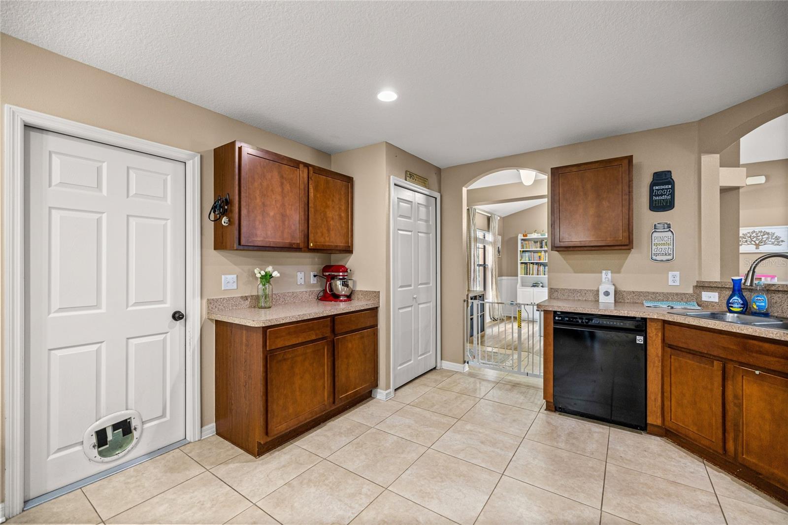 Image 11 of 32 For 2142 Hampshire Boulevard