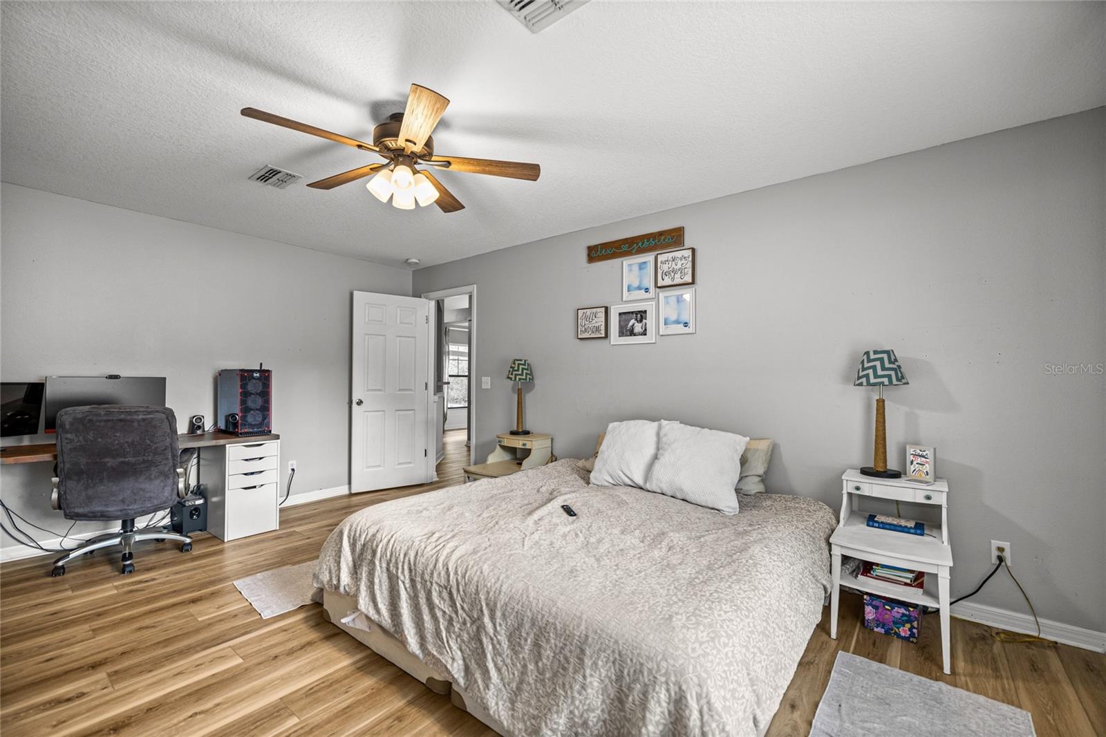 Image 12 of 32 For 2142 Hampshire Boulevard