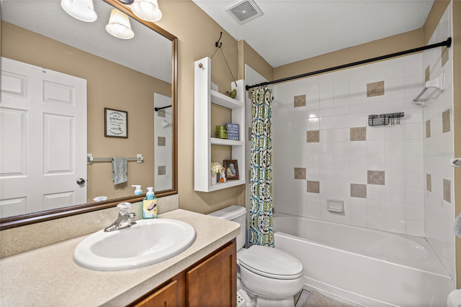 Image 19 of 32 For 2142 Hampshire Boulevard